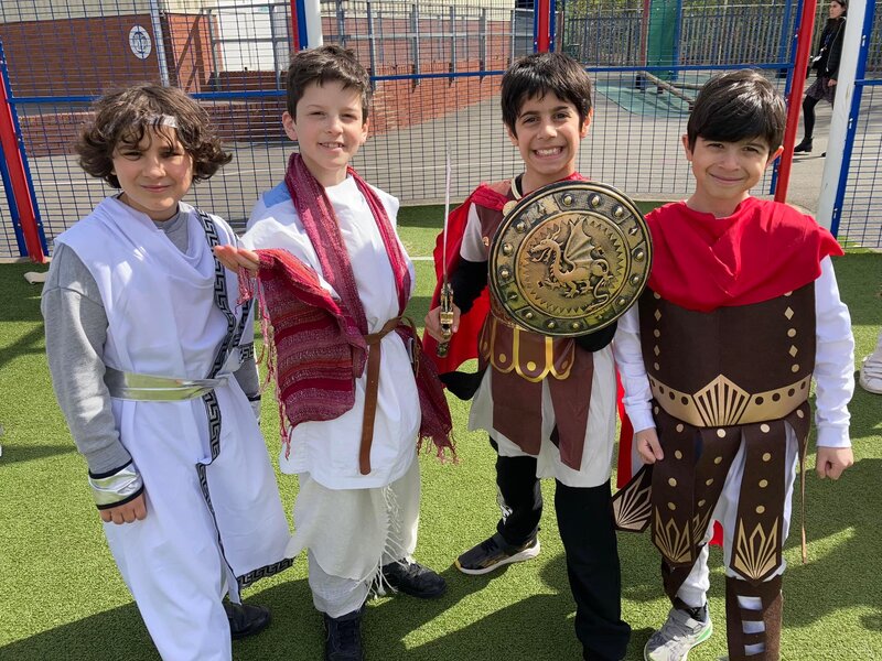 Image of Year 5 go back in time to Ancient Greece 